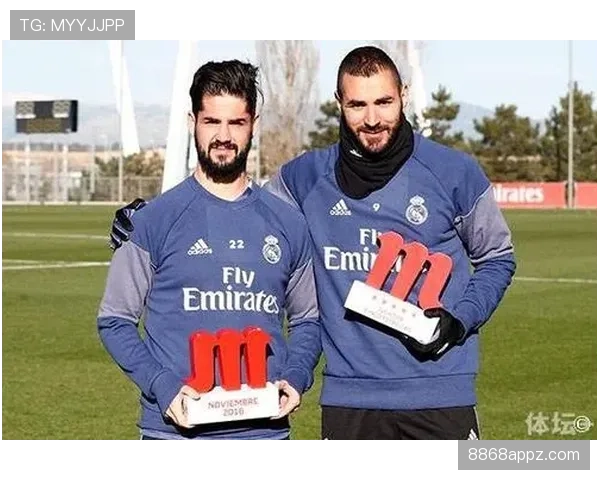 本泽马为何能长期占据首发？战术适配性与核心作用深度解析